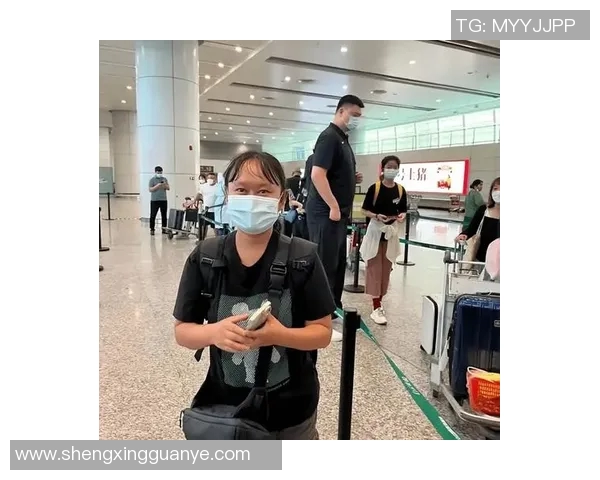 姚明现身广州机场引发粉丝热潮与媒体关注的盛况回顾 姚明现身广州机场引发粉丝热潮与媒体关注的盛况回顾
