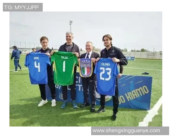 当代足球明星同框合照展现球场魅力与友谊的精彩瞬间